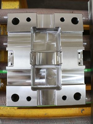 品質  CNC Machined Plastic Mould Base Precisely Milled ISO9001:2015 工場