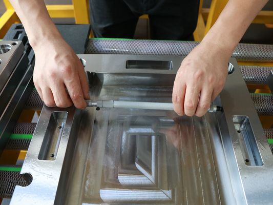 CNCの機械化の注入の金型用板材0.1mmの版の厚さの許容
