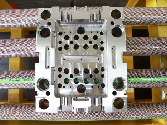 JIS S50cの大型水口システムのために機械で造るプラスチック金型用板材の高精度CNC